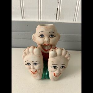 Vintage Happy Feet ashtray match holder